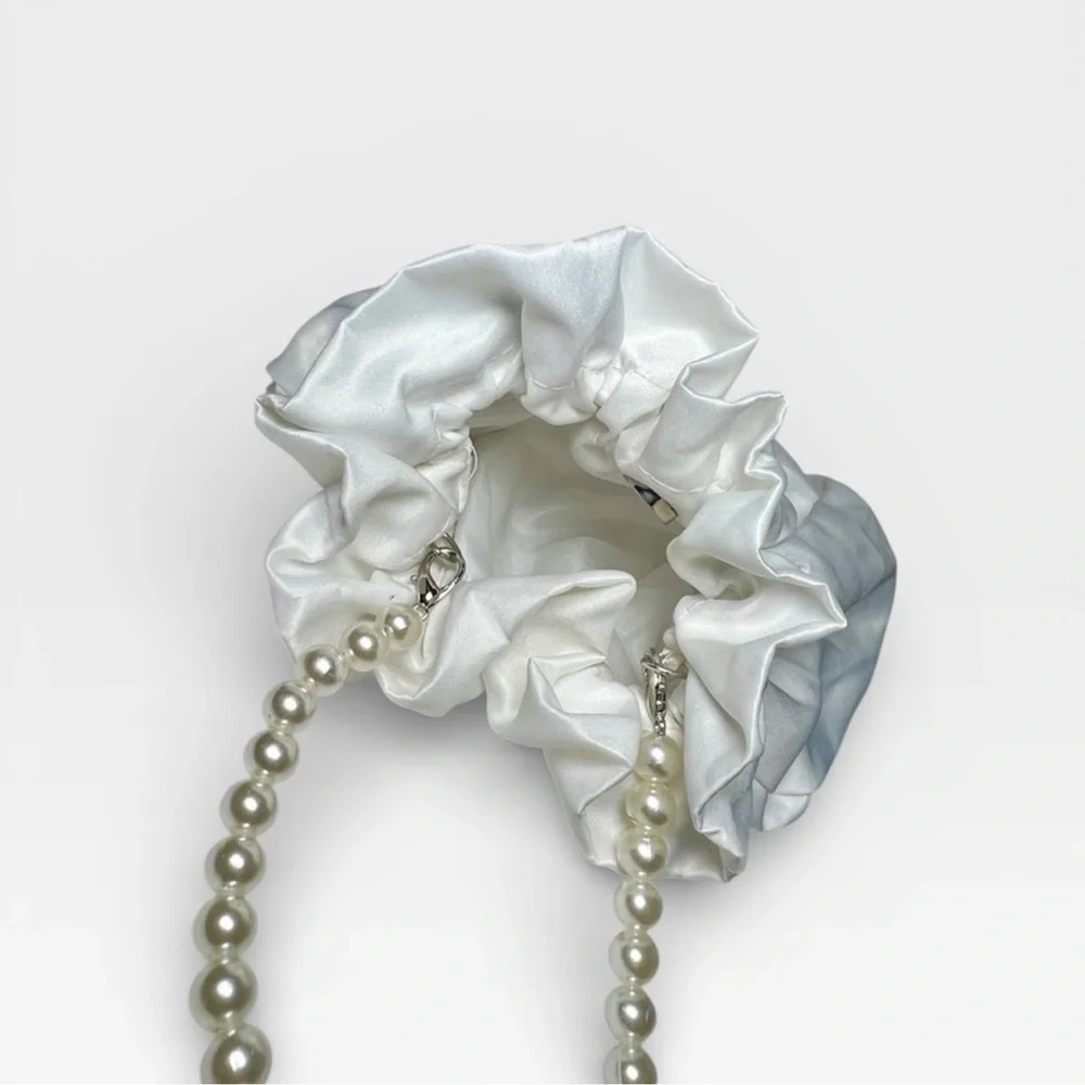 Pearl Handle White Satin Clutch - Picture 4 of 4
